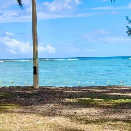 3 Bedroom Beachside Apartment - 30 Secs From Beach Flic en Flac Экстерьер фото