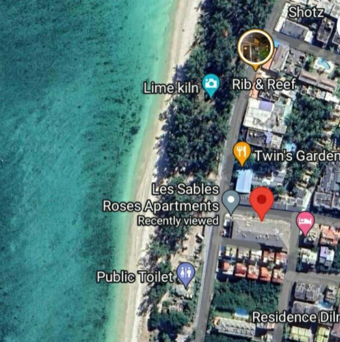 3 Bedroom Beachside Apartment - 30 Secs From Beach Flic en Flac Экстерьер фото