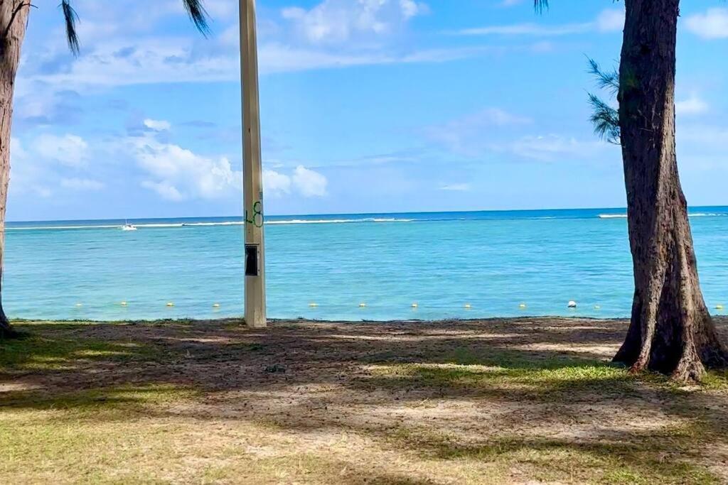 3 Bedroom Beachside Apartment - 30 Secs From Beach Flic en Flac Экстерьер фото