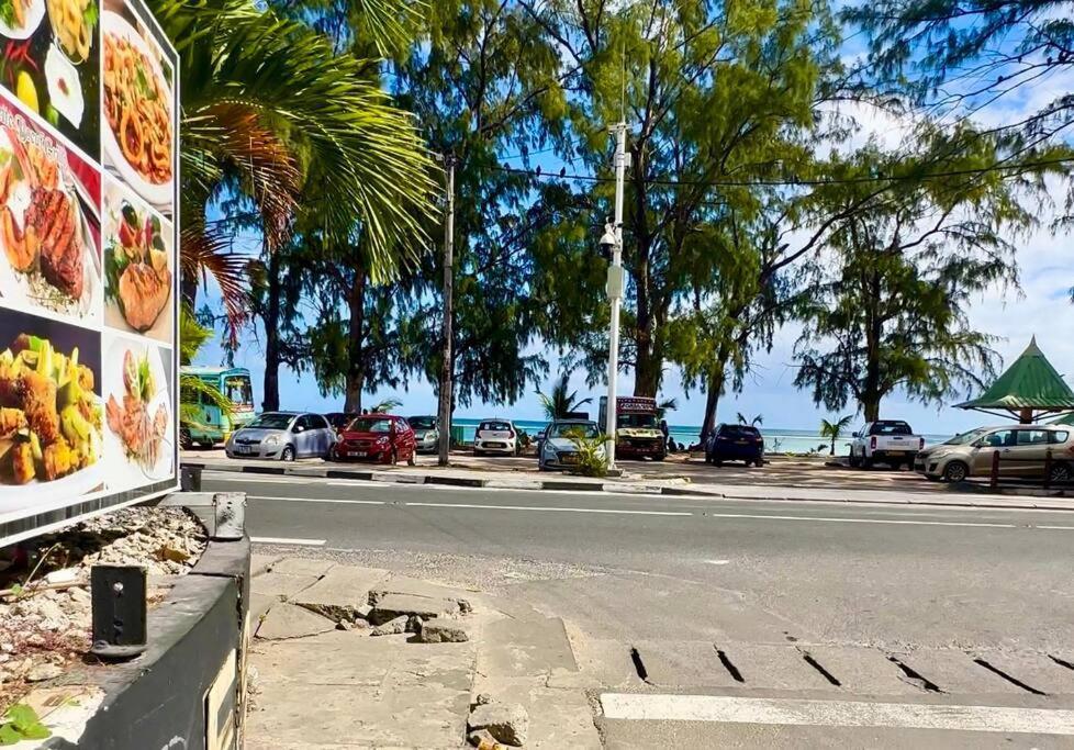 3 Bedroom Beachside Apartment - 30 Secs From Beach Flic en Flac Экстерьер фото