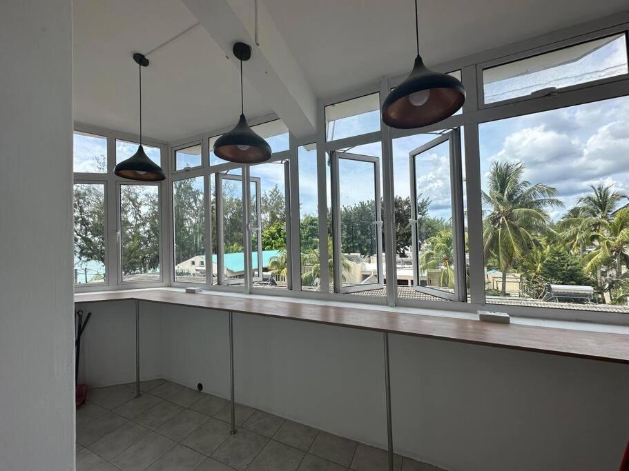 3 Bedroom Beachside Apartment - 30 Secs From Beach Flic en Flac Экстерьер фото