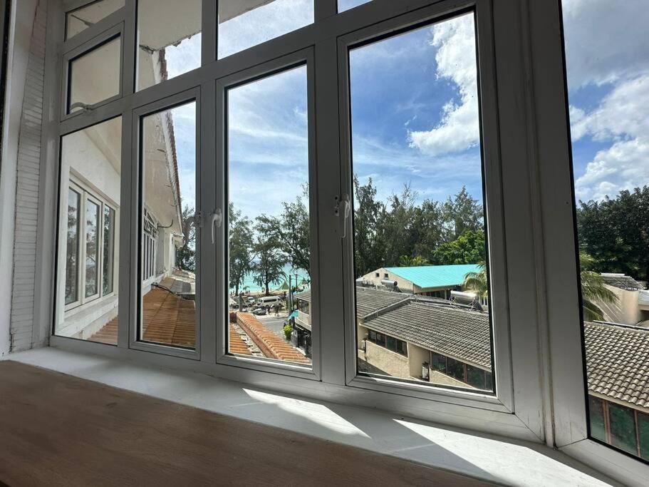 3 Bedroom Beachside Apartment - 30 Secs From Beach Flic en Flac Экстерьер фото